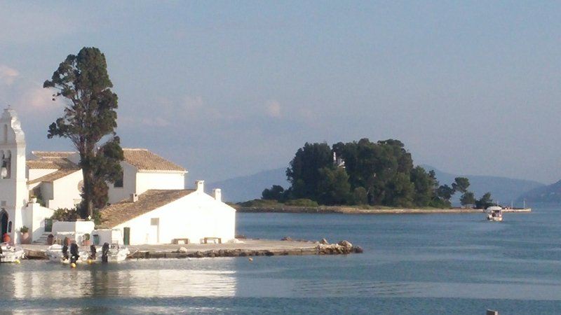 Ποντικονήσι: Το αγαπημένο νησί της πριγκίπισσας Σίσυ με τον μοναδικό κάτοικο, τον Κάιζερ [εικόνες]  | iefimerida.gr 0