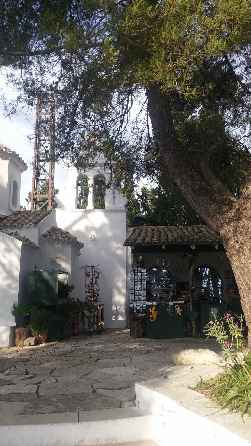 Ποντικονήσι: Το αγαπημένο νησί της πριγκίπισσας Σίσυ με τον μοναδικό κάτοικο, τον Κάιζερ [εικόνες]  | iefimerida.gr 1