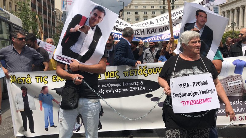 Πορεία με κρεμάλες & αλυσίδες στο κέντρο της Αθήνας-Κυκλοφοριακό κομφούζιο | iefimerida.gr 0