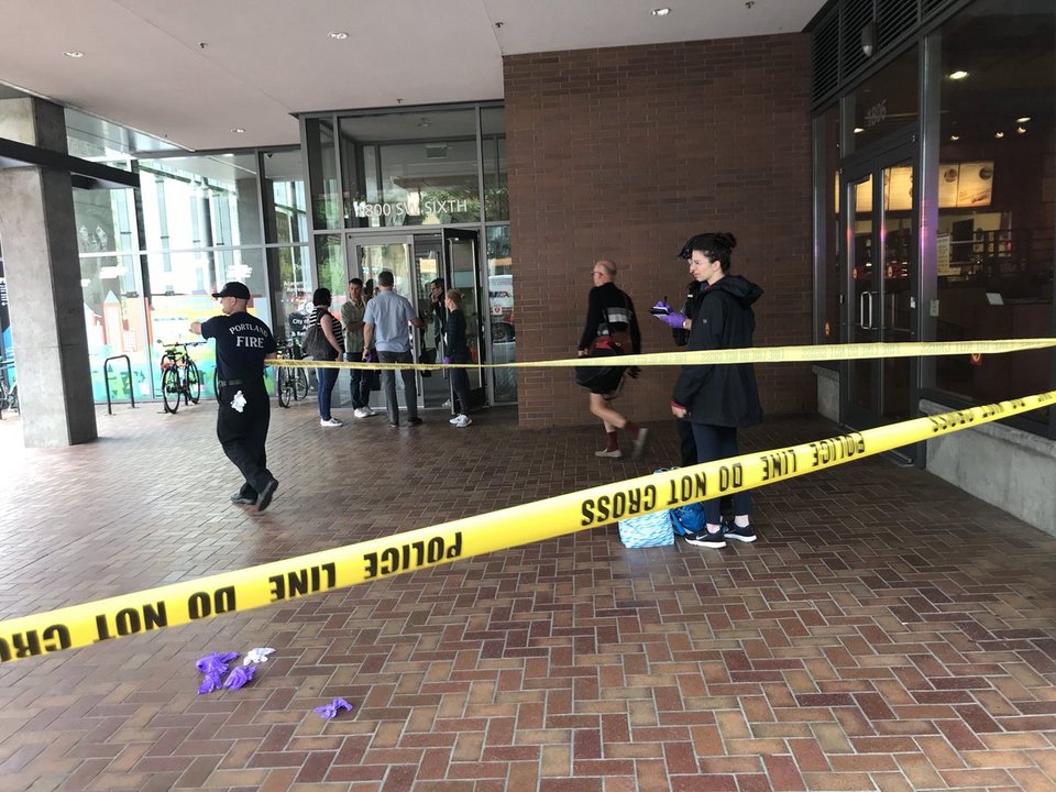 Αυτοκίνητο έπεσε σε πεζούς στο Πόρτλαντ -Τρεις γυναίκες τραυματίστηκαν [εικόνες & βίντεο]  | iefimerida.gr 1