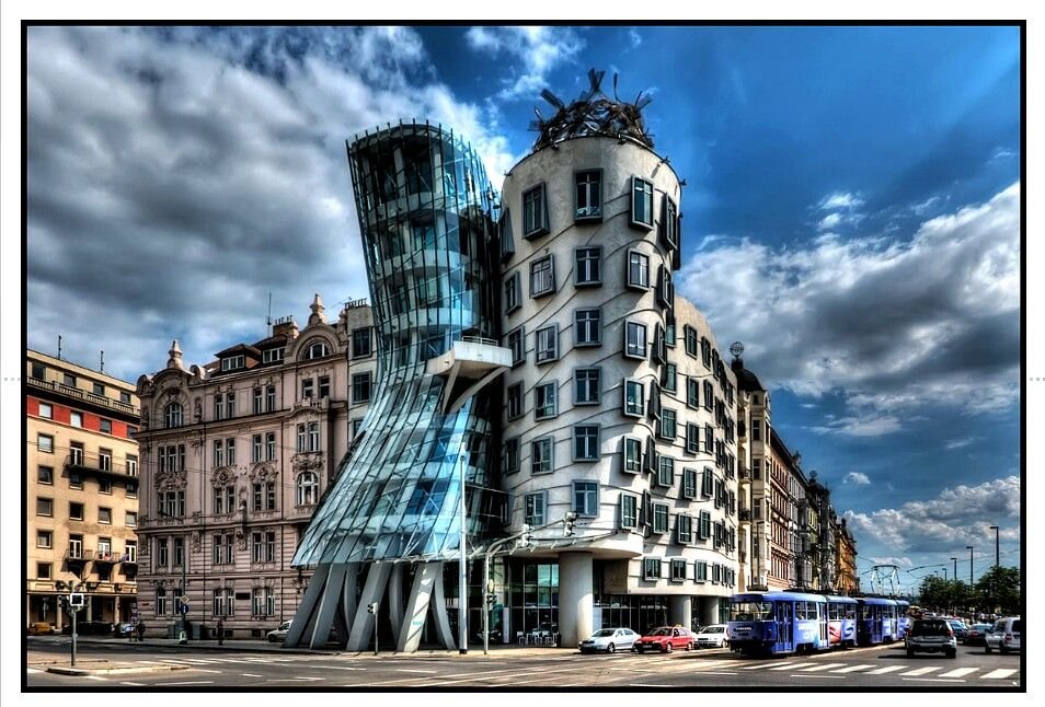 Το κτίριο που χορεύει -Το εμβληματικό δίδυμο της Πράγας πάντα γοητεύει [εικόνες] | iefimerida.gr 5