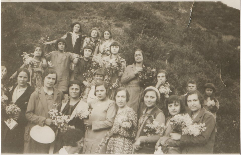 Η Πρωτομαγιά έναν αιώνα πριν -Ολοι εις τας εξοχάς, με τραμ, αμάξια, κάρα, σούστες [εικόνες] | iefimerida.gr 1