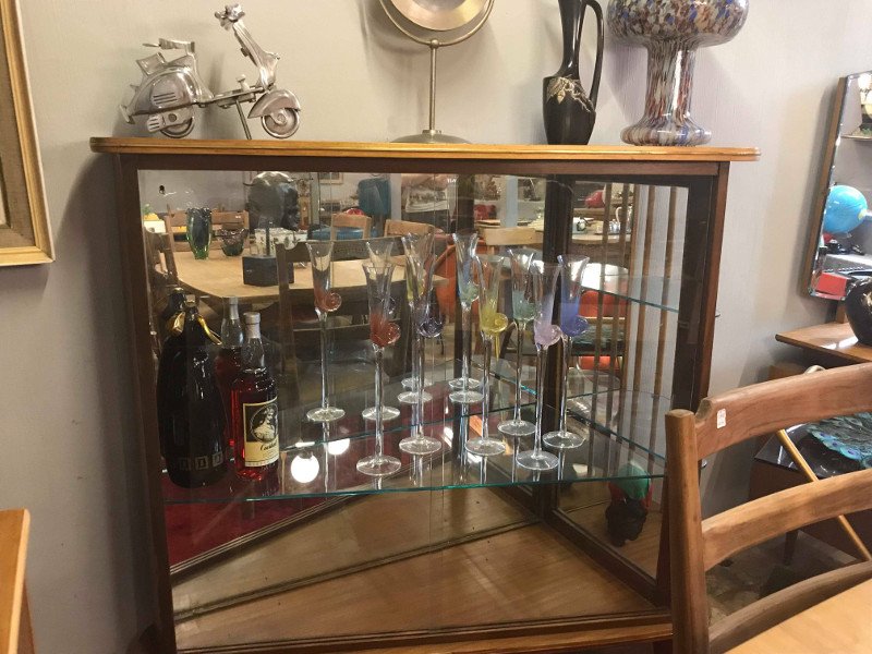 Αυτό το κατάστημα στο κέντρο είναι η... φωλιά του vintage -Θα βρεις τα πιο ωραία αντικείμενα και έπιπλα από τα '70s [εικόνες] | iefimerida.gr 7