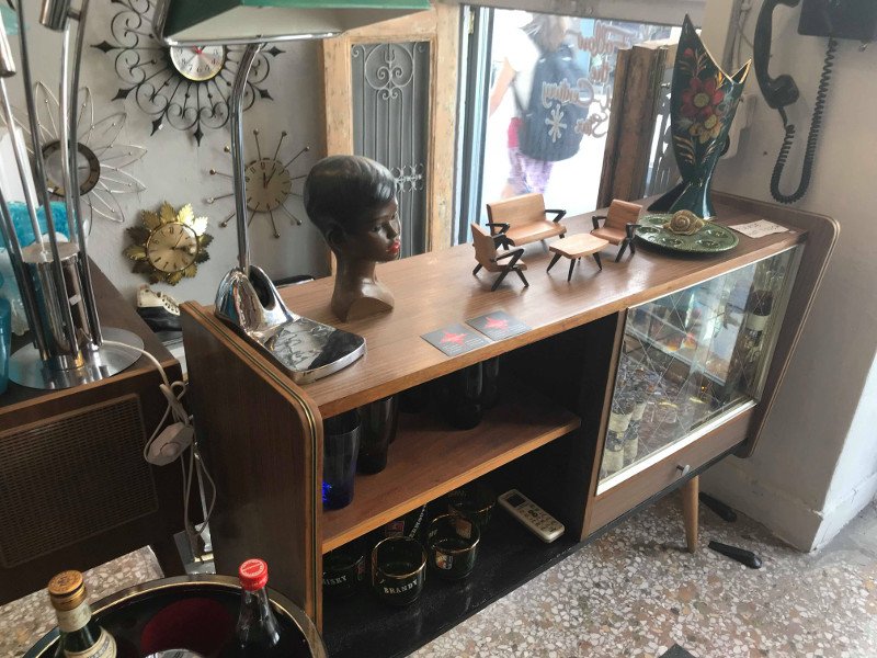 Αυτό το κατάστημα στο κέντρο είναι η... φωλιά του vintage -Θα βρεις τα πιο ωραία αντικείμενα και έπιπλα από τα '70s [εικόνες] | iefimerida.gr 11