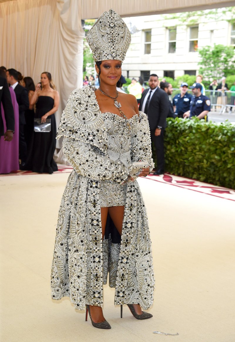 Η Daily Mail «σκίζει» το Met Gala: Γιατί να θεωρηθεί αποδεκτή η κοροϊδία του χριστιανισμού; | iefimerida.gr 0