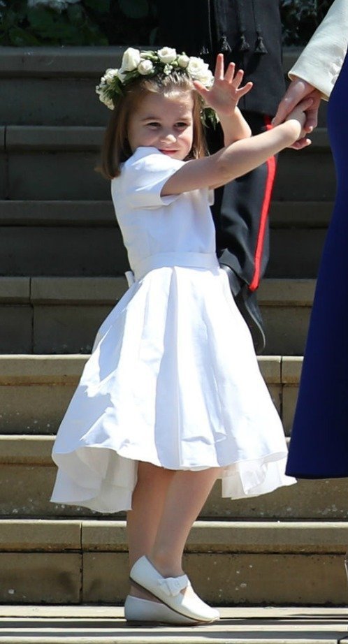 Το εκπληκτικό χρυσό κόσμημα που έδωσε δώρο στην Κέιτ και στις φίλες της η Μέγκαν Μαρκλ [εικόνες] | iefimerida.gr 4