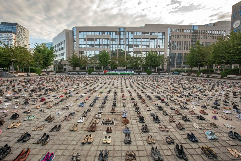  Με 9.000 παπούτσια γέμισε πλατεία στις Βρυξέλλες- Οσοι και οι νεκροί Παλαιστίνιοι την τελευταία δεκαετία [εικόνες]  | iefimerida.gr 1