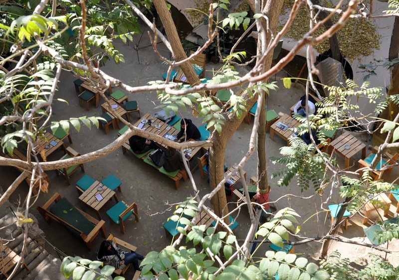 Πρωτομαγιά στην Αθήνα: 7 μαγαζιά με ανθισμένους κήπους και μυστικές αυλές για καφέ [εικόνες] | iefimerida.gr 13