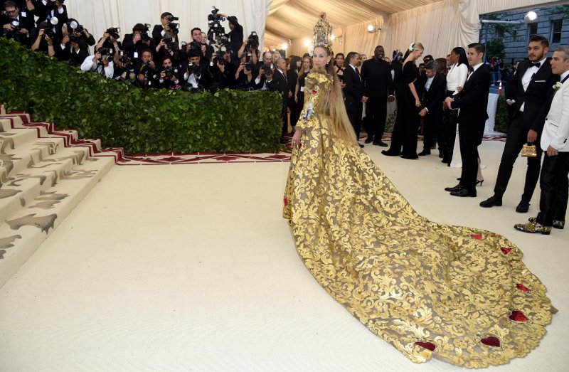 Met Gala: Η Σάρα Τζέσικα Πάρκερ έκανε την πιο ωραία κιτς εμφάνιση | iefimerida.gr 6