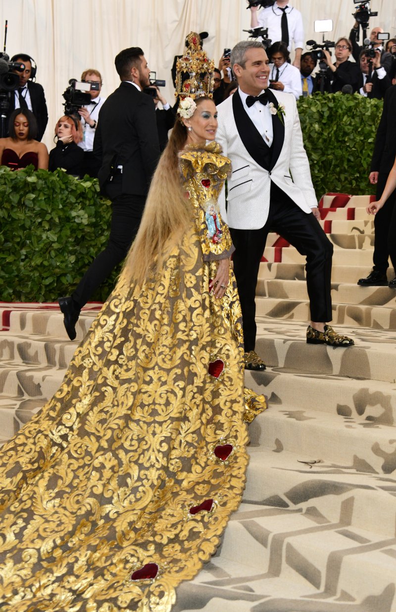 Met Gala: Η Σάρα Τζέσικα Πάρκερ έκανε την πιο ωραία κιτς εμφάνιση | iefimerida.gr 3