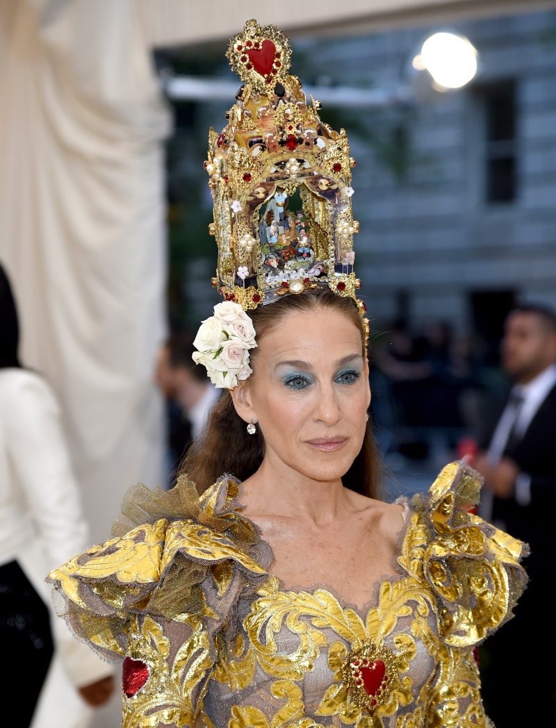 Met Gala: Η Σάρα Τζέσικα Πάρκερ έκανε την πιο ωραία κιτς εμφάνιση | iefimerida.gr 1