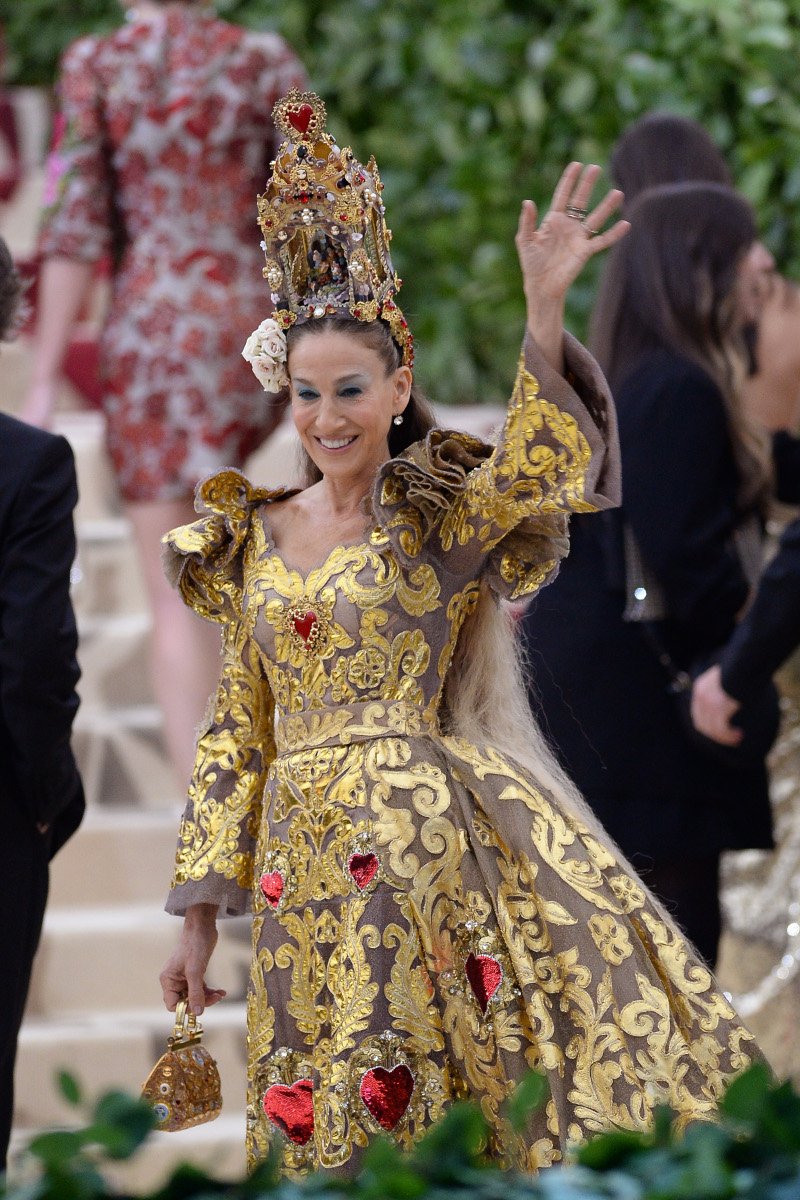 Met Gala: Η Σάρα Τζέσικα Πάρκερ έκανε την πιο ωραία κιτς εμφάνιση | iefimerida.gr 2