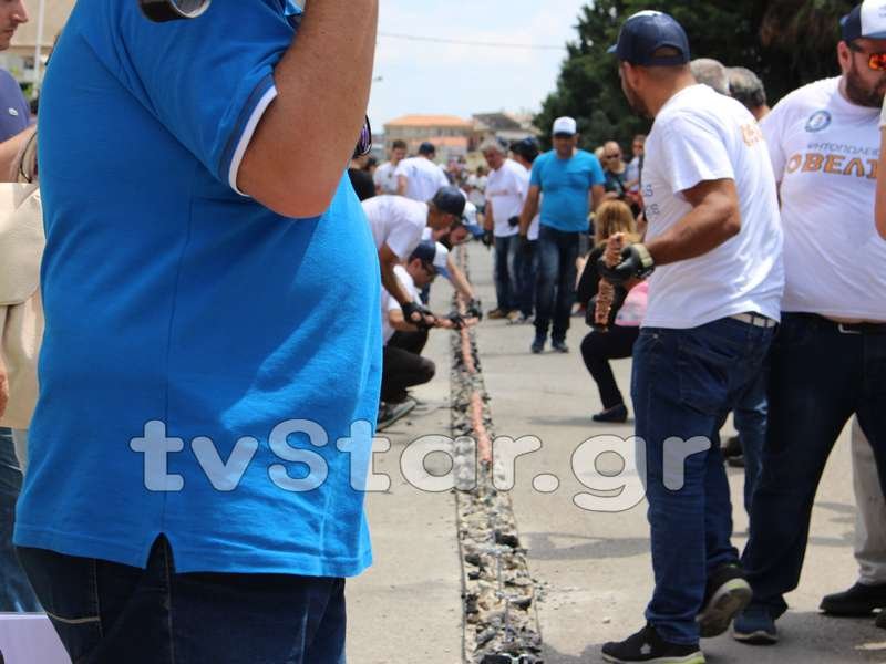 Εψησαν σουβλάκι 201 μ. και 300 κ. στη Λιβαδειά -Πάει για ρεκόρ Γκίνες [εικόνες & βίντεο] | iefimerida.gr 3