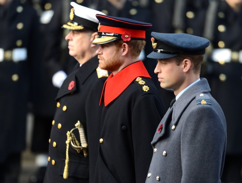Οι δύο λέξεις στο γάμο που έφεραν κοντά Χάρι-Κάρολο, μετά από 20 χρόνια -Μια σχέση κόλαση [εικόνες] | iefimerida.gr 3