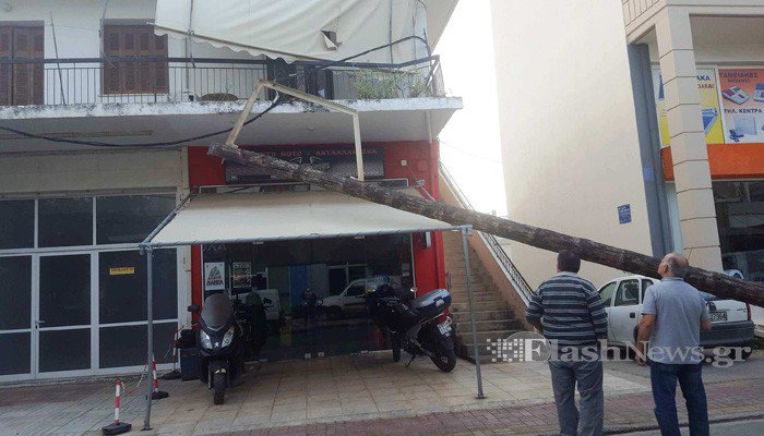 Κατά τύχη δεν υπήρξαν θύματα. Φωτογραφία: flashnews