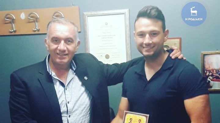 Φαντάρος βρήκε πορτοφόλι με 3.000 ευρώ και το παρέδωσε στις Αρχές [εικόνα] | iefimerida.gr 0