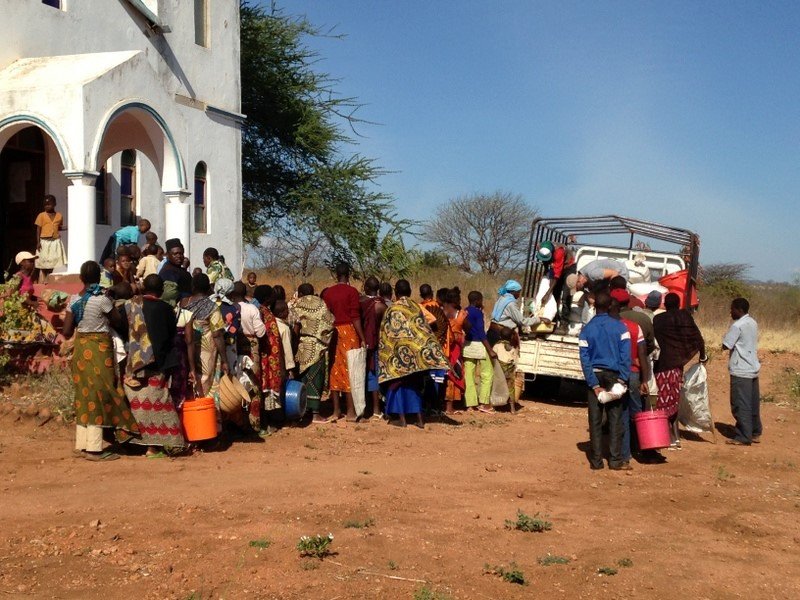 Θεόδωρος Θεοδωρίδης: Ο μαιευτήρας που έστησε αυτοσχέδιο ιατρείο στην Τανζανία [εικόνες] | iefimerida.gr 2