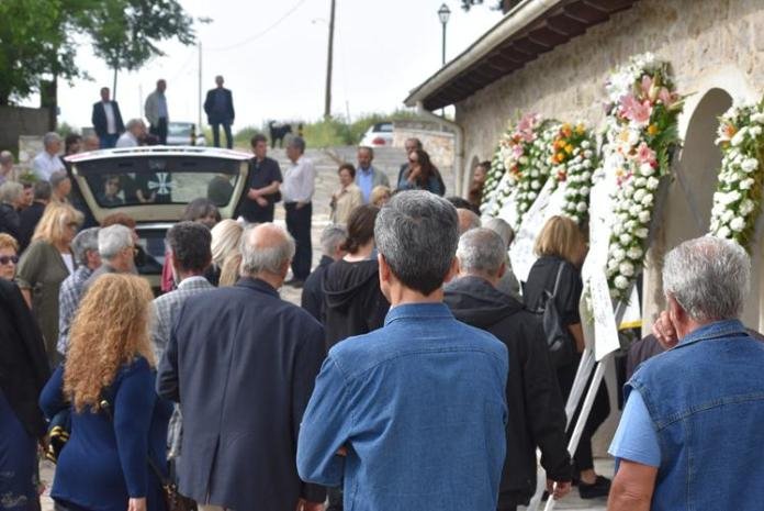 O Aποστόλης Τότσικας «αποχαιρέτησε» τον πατέρα του, Γιάννη [εικόνες] | iefimerida.gr 7