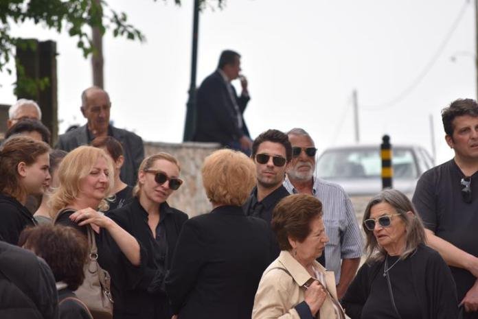 O Aποστόλης Τότσικας «αποχαιρέτησε» τον πατέρα του, Γιάννη [εικόνες] | iefimerida.gr 1