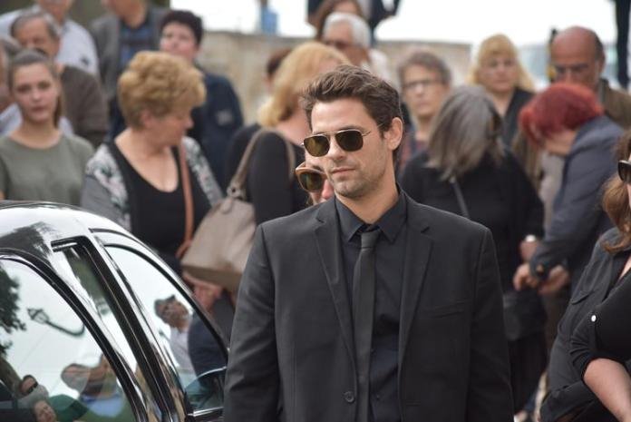 O Aποστόλης Τότσικας «αποχαιρέτησε» τον πατέρα του, Γιάννη [εικόνες] | iefimerida.gr 3