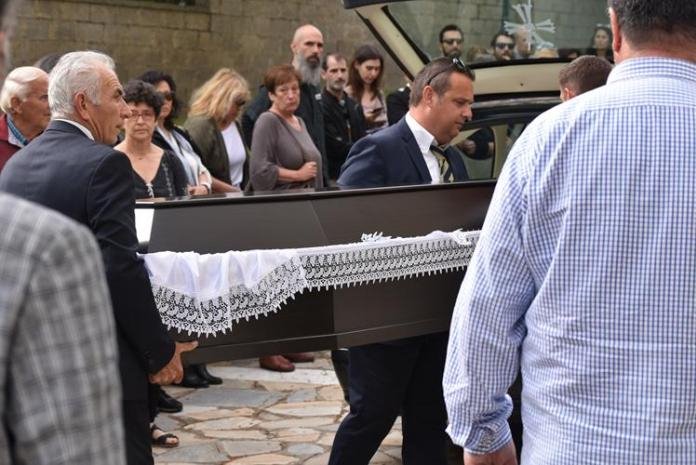 O Aποστόλης Τότσικας «αποχαιρέτησε» τον πατέρα του, Γιάννη [εικόνες] | iefimerida.gr 9