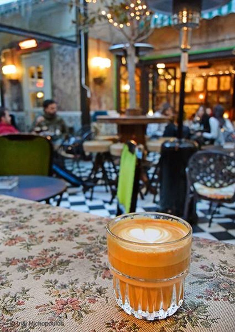 Πρωτομαγιά στην Αθήνα: 7 μαγαζιά με ανθισμένους κήπους και μυστικές αυλές για καφέ [εικόνες] | iefimerida.gr 12