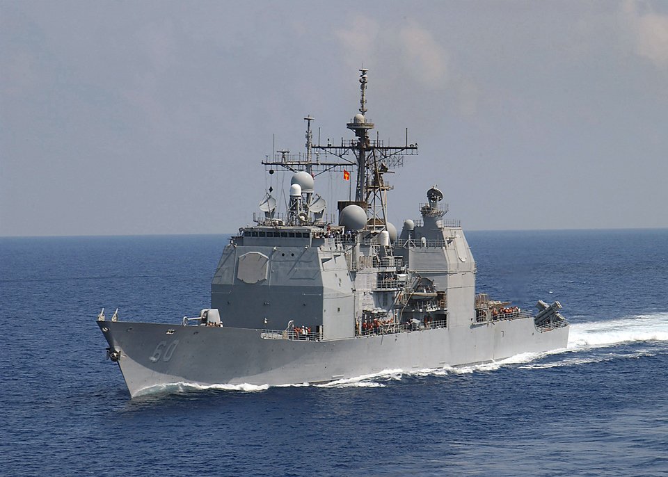 Στη Σαντορίνη το πλοίο του πολεμικού ναυτικού των ΗΠΑ USS Normandy (CG-60) [εικόνες & βίντεο] | iefimerida.gr 2