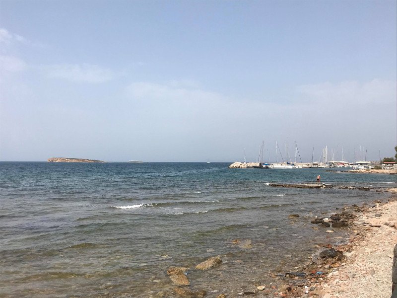 Παραλίες γεμάτες σκουπίδια στη Βούλα -Λίγα μέτρα από τις πλαζ και το δημαρχείο [εικόνες & βίντεο] | iefimerida.gr 4