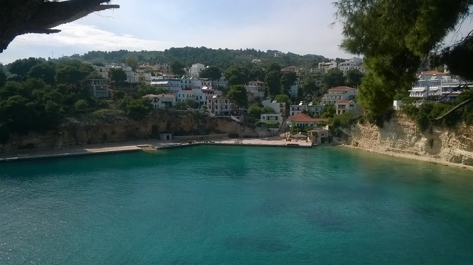 Oι Times ανακάλυψαν την Αλόννησο: Σμαραγδένιο νησί με πανδαισία λουλουδιών και ώριμων φρούτων | iefimerida.gr 1