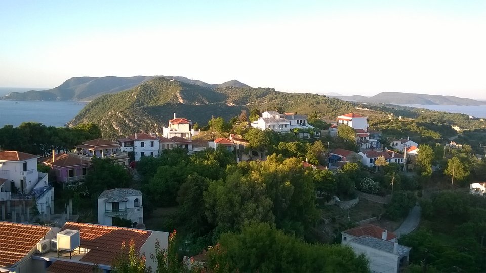 Oι Times ανακάλυψαν την Αλόννησο: Σμαραγδένιο νησί με πανδαισία λουλουδιών και ώριμων φρούτων | iefimerida.gr 2