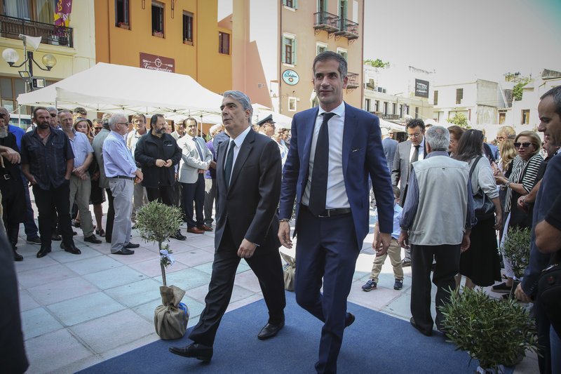 Πλήθος κόσμου στο μνημόσυνο του Κωνσταντίνου Μητσοτάκη -Μνήμες και συγκίνηση [εικόνες] | iefimerida.gr 4