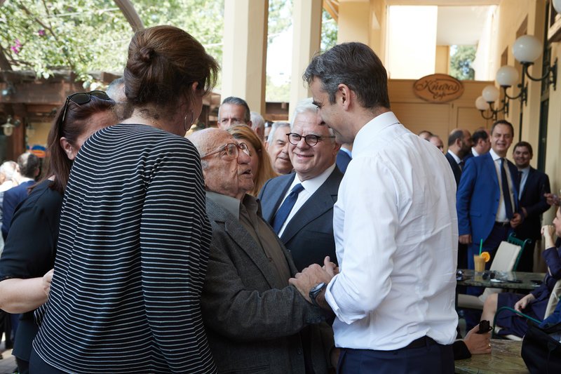 Πλήθος κόσμου στο μνημόσυνο του Κωνσταντίνου Μητσοτάκη -Μνήμες και συγκίνηση [εικόνες] | iefimerida.gr 2