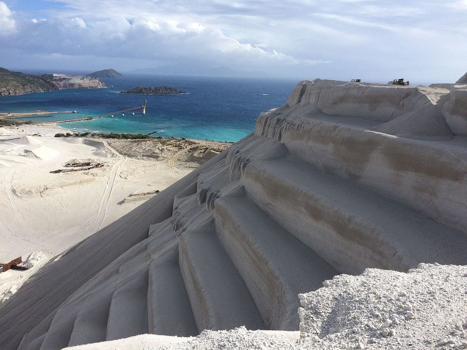 Το πιο παράξενο νησί του Αιγαίου -Γεμάτο ελαφρόπετρα, με μόλις 20 κατοίκους [εικόνες] | iefimerida.gr 4