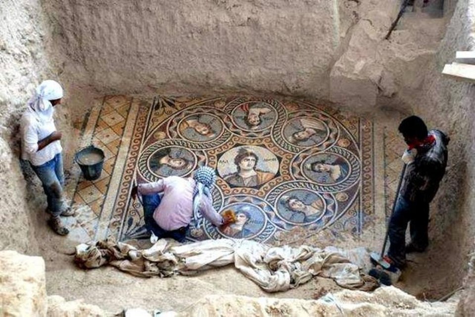 Σε ανασκαφές βρέθηκαν πολλά ψηφιδωτά με θέματα από την ελληνική μυθολογία