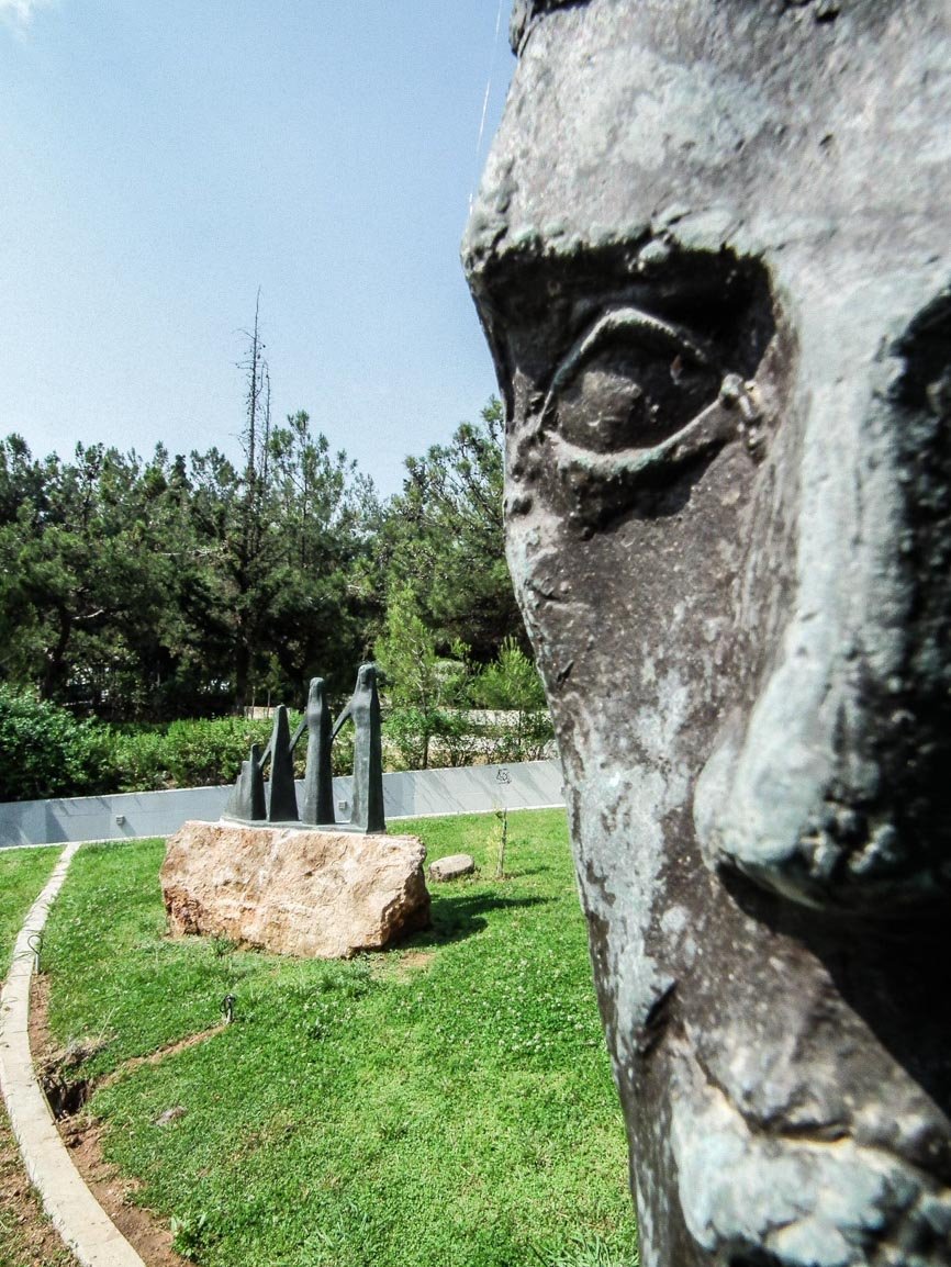 Στην Υπαίθρια Δημοτική Γλυπτοθήκη Ψυχικού ο εμβληματικός «Ζάλογγος» του Ζογγολόπουλου [εικόνες]  | iefimerida.gr 0