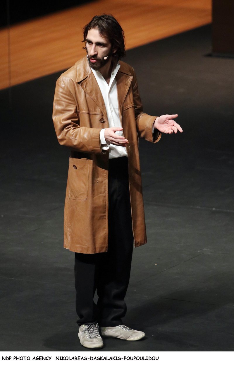 Με αυτόν τον γνωστό και ταλαντούχο ηθοποιό είναι σε σχέση η κόρη του Γιάννη Μπέζου [εικόνες] | iefimerida.gr 0