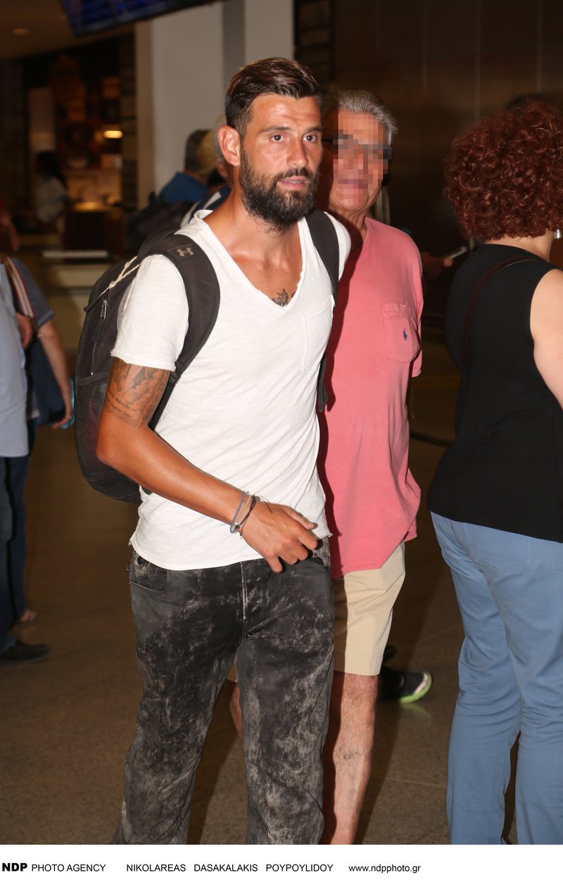 Survivor 2: Επέστρεψε στην Ελλάδα ο Μουρούτσος -Τον υποδέχθηκαν η Λάουρα Νάργες και η κόρη του [εικόνες] | iefimerida.gr 2