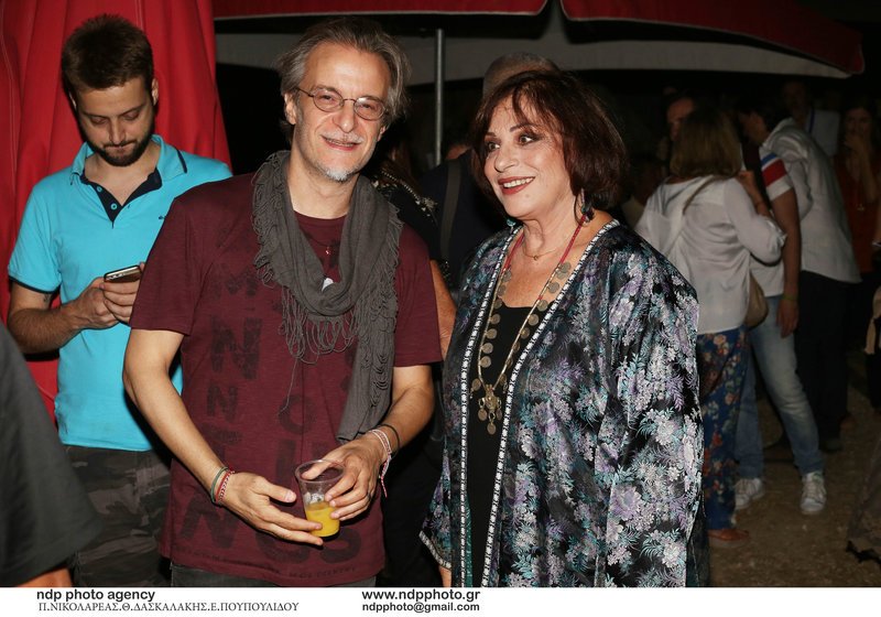 «Οσοι περπάτησαν μαζί μου» -Καρέ καρέ οι δυο μεγάλες συναυλίες του Θάνου Μικρούτσικου [εικόνες] | iefimerida.gr 5