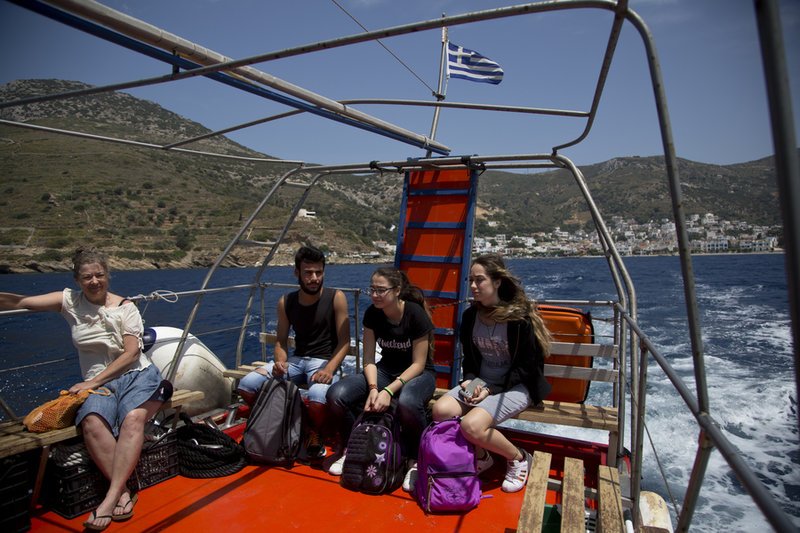 Φούρνοι -Θύμαινα: Το «σχολικό» του Αιγαίου και η μυστηριώδης νόσος [εικόνες]  | iefimerida.gr 12