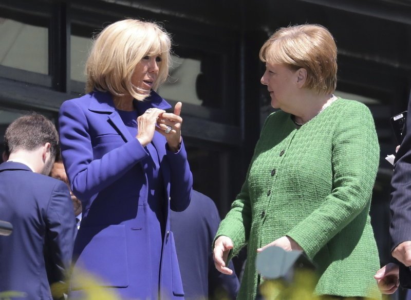 Σικάτη Γαλλίδα η Μπριζίτ Μακρόν, με μωρουδιακό ροζ η γυναίκα του Τριντό [εικόνες]  | iefimerida.gr 3