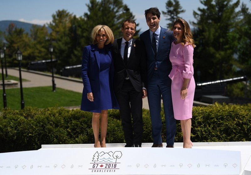 Σικάτη Γαλλίδα η Μπριζίτ Μακρόν, με μωρουδιακό ροζ η γυναίκα του Τριντό [εικόνες]  | iefimerida.gr 1