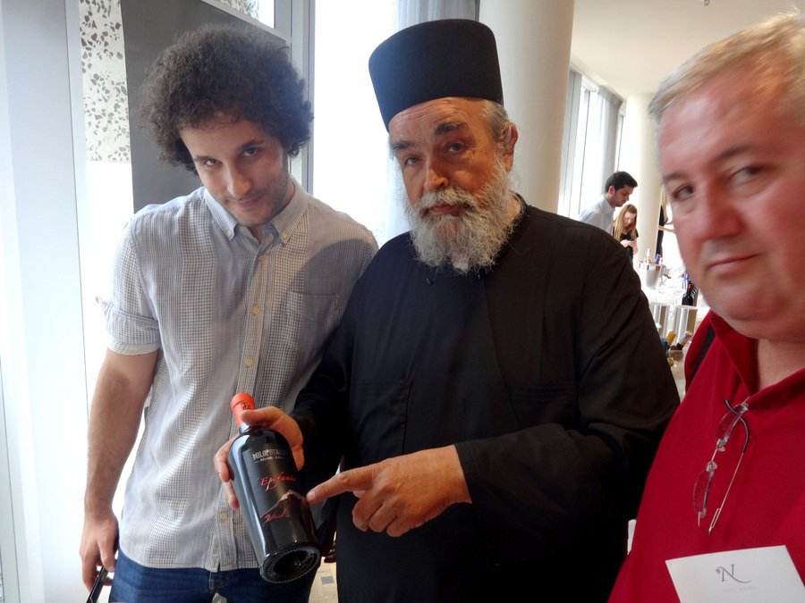 Ο αρχιμάγειρας του Αγίου Ορους προωθεί τα ελληνικά κρασιά στα Τίρανα [εικόνες] | iefimerida.gr 2