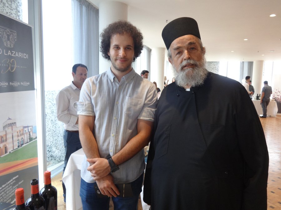 Ο αρχιμάγειρας του Αγίου Ορους προωθεί τα ελληνικά κρασιά στα Τίρανα [εικόνες] | iefimerida.gr 0