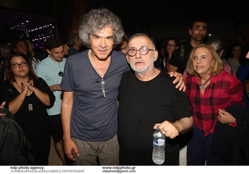 «Οσοι περπάτησαν μαζί μου» -Καρέ καρέ οι δυο μεγάλες συναυλίες του Θάνου Μικρούτσικου [εικόνες] | iefimerida.gr 12