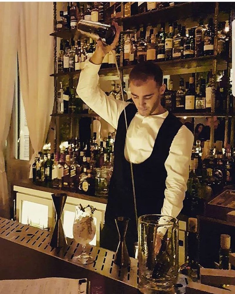 Πάμε... Platea στην Καλαμάτα: Το εντυπωσιακό καφέ-μπαρ του Σωκράτη Παπασταθόπουλου [εικόνες] | iefimerida.gr 6