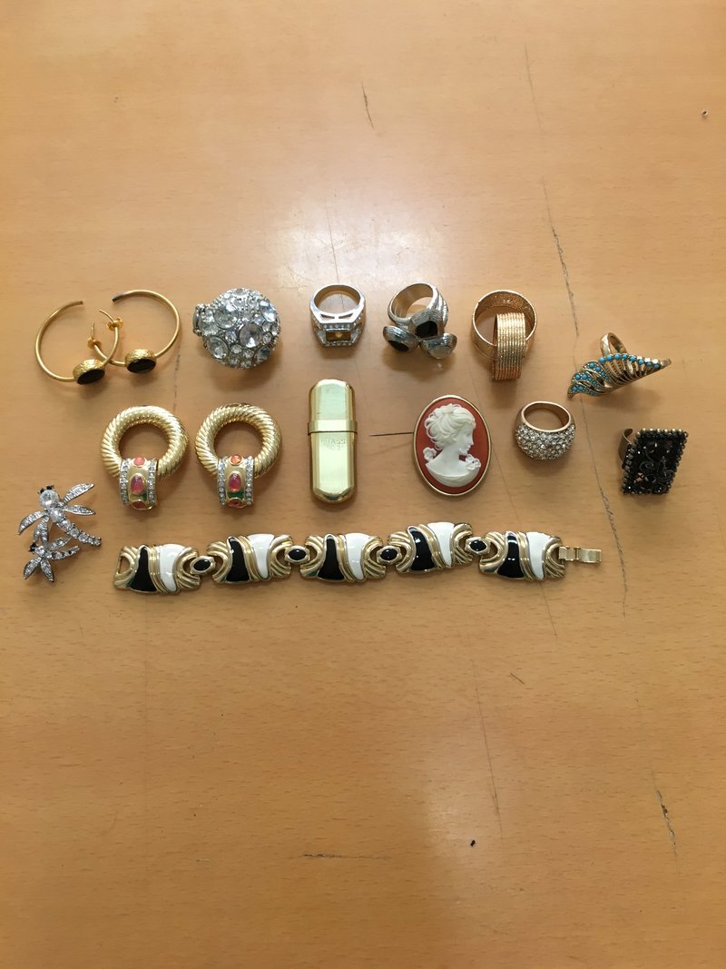 Αυτά είναι τα χρυσαφικά και τα ρολόγια που είχαν κλέψει οι Γεωργιανοί διαρρήκτες [εικόνες] | iefimerida.gr 1