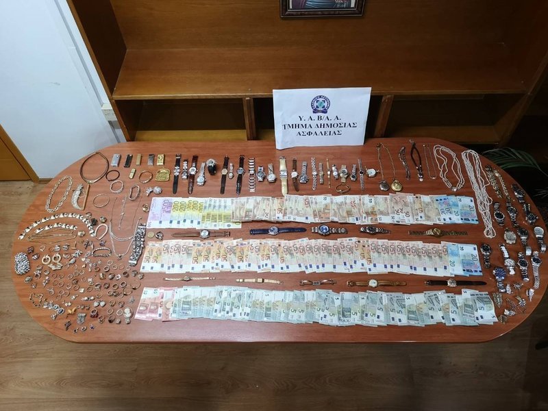 Αυτά είναι τα χρυσαφικά και τα ρολόγια που είχαν κλέψει οι Γεωργιανοί διαρρήκτες [εικόνες] | iefimerida.gr 14