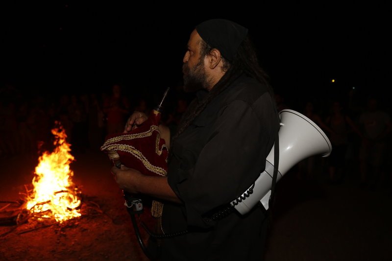 Το έθιμο του Κλήδονα σε γειτονιές της Αθήνας -Πηδάνε φωτιές με χορούς και τραγούδια [πρόγραμμα] | iefimerida.gr 2