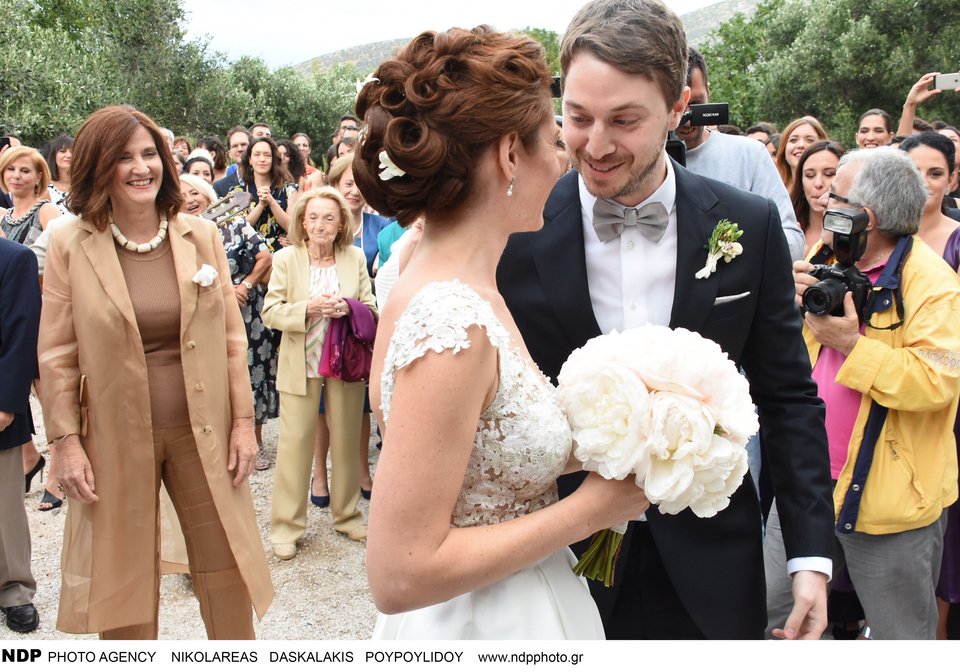 Παντρεύτηκε ο γιος της Ελλης Στάη -Καρέ καρέ η λαμπερή τελετή [εικόνες] | iefimerida.gr 5