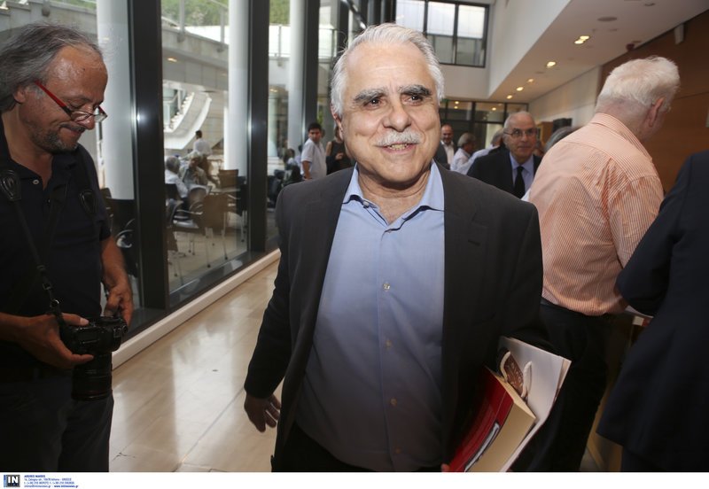 «Τα ονόματα του κομμουνισμού» -Ο Τσίπρας στο βιβλίο του Αρ. Μπαλτά [εικόνες] | iefimerida.gr 9